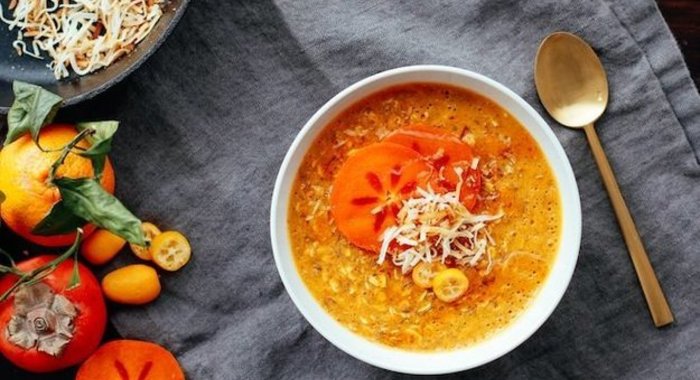 Каша с хурмой и куркумой