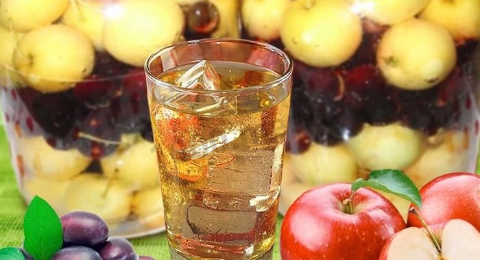 Компот из яблок и слив