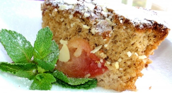 Яблочная шарлотка с абрикосовым конфитюром