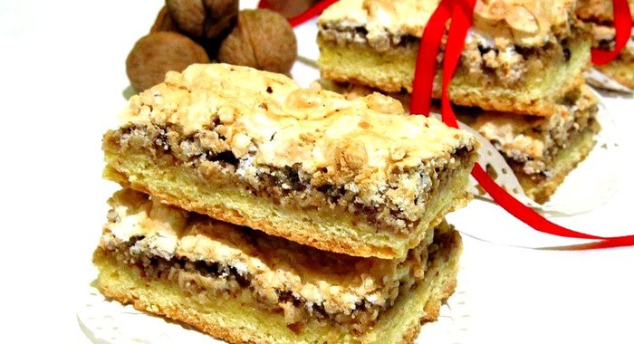 Пирожное с орехами