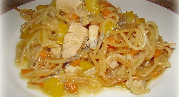 Овощное рагу с мясом и вермишелью