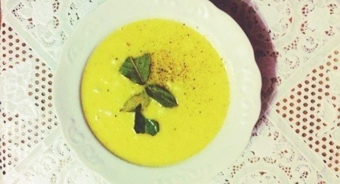 Сырный суп-пюре с черносливом и цветной капустой