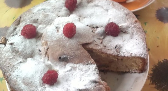 Шарлотка обыкновенная с яблоками