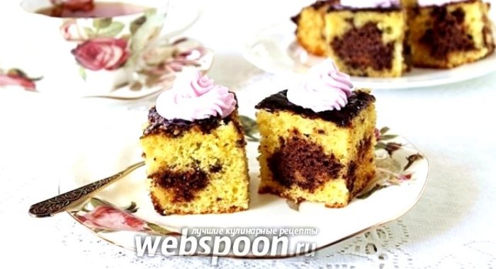 Кекс с шоколадными дырками