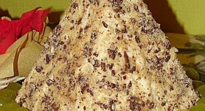 Пасха с вяленой вишней и миндалем