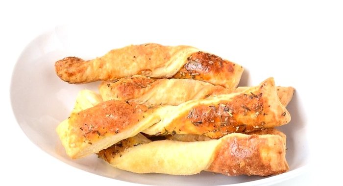 Слоеные палочки с сыром