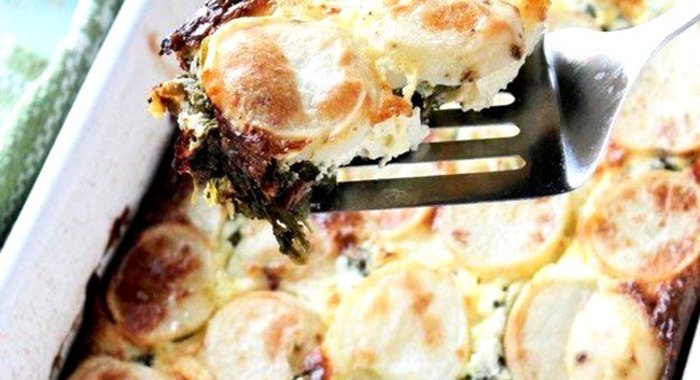 Картофельная запеканка с фетой и шпинатом