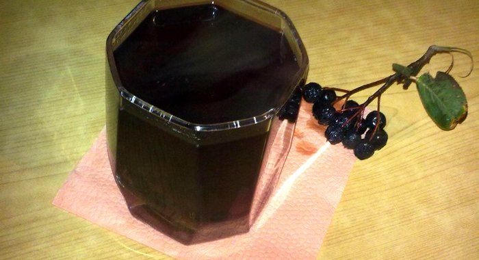 Компот из черноплодной рябины и слив