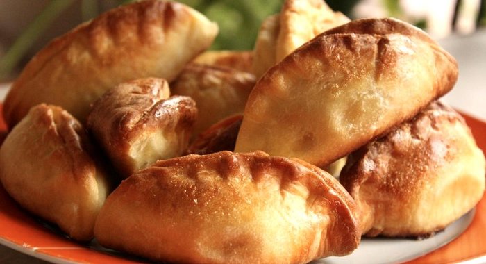 Пирожки с колбасой в духовке