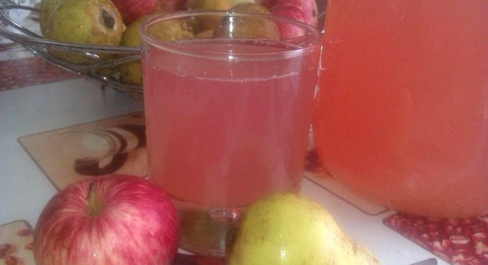 Компот яблочно-грушевый со сливами