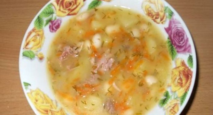 Фасолевый суп на говяжьем бульоне