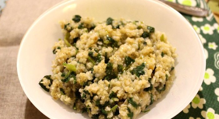 Ячневая каша с крапивой