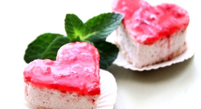 Кокосово-клубничное пирожное