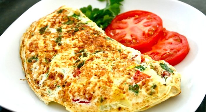 Омлет с крабом и рукколой