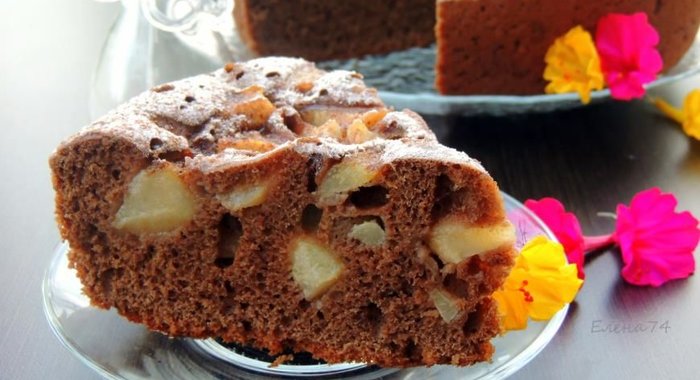 Шоколадная шарлотка с грушей