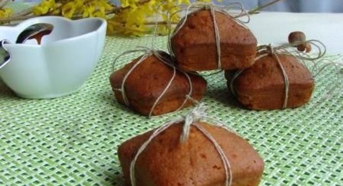 Карамельные кексы с пралине из фундука