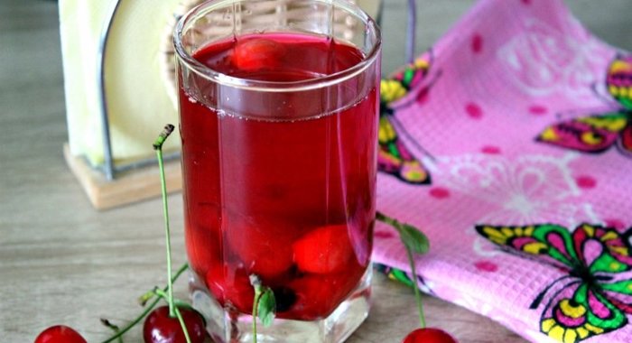 Ягодный компот с мятой