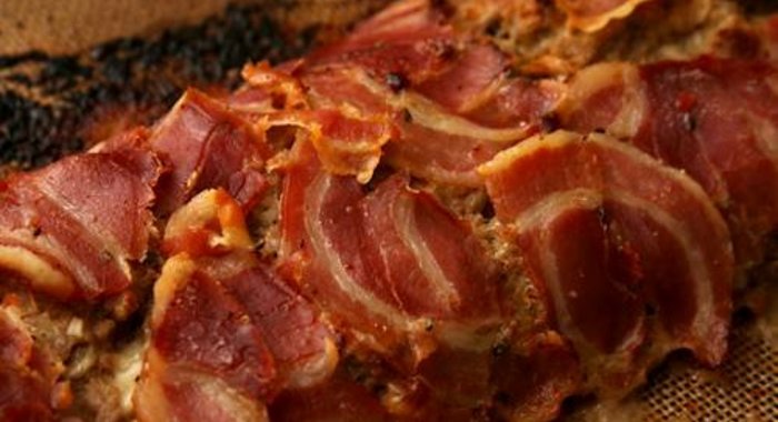 Мясной рулет с беконом и рикоттой