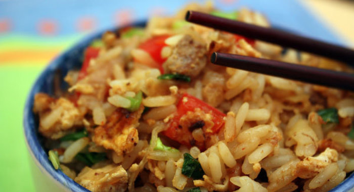 Жареный рис со свининой