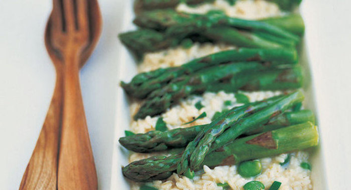 Ризотто с бобами и спаржей