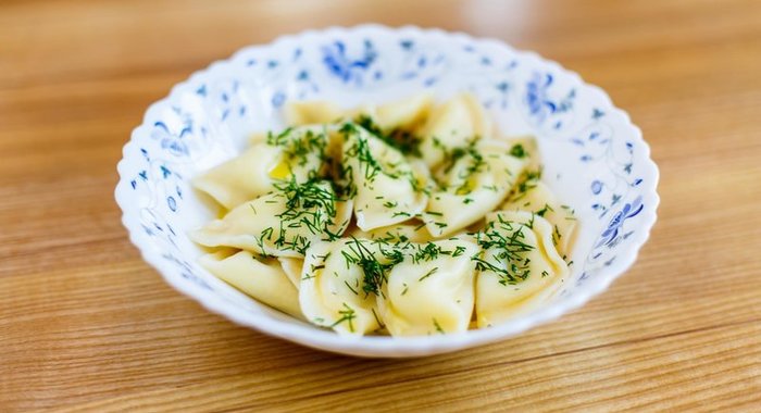 Вареники с соленым творогом и зеленью