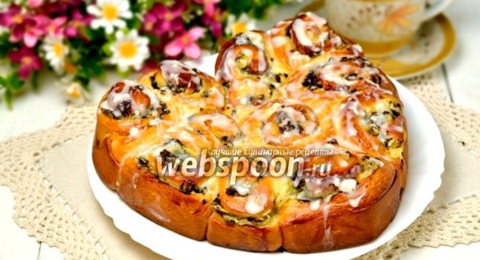 Сдобные булочки с кремом и шоколадом