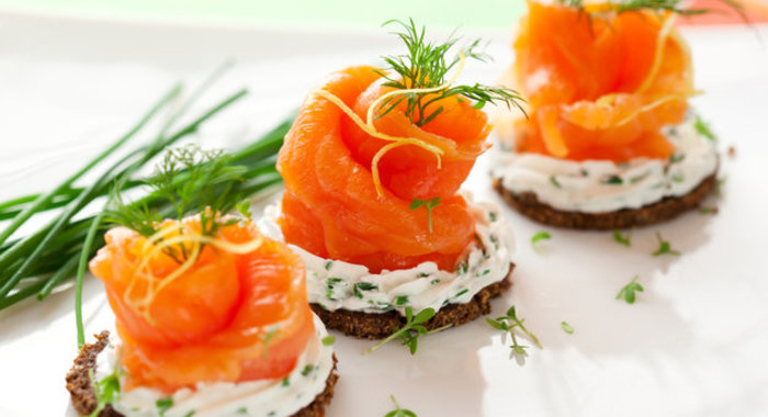 Бутерброды с семгой и сливочным сыром