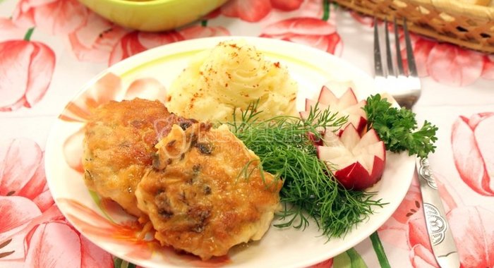 Куриные котлеты с сыром и зеленью