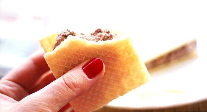 Шоколадно-йогуртовое мороженое в вафлях