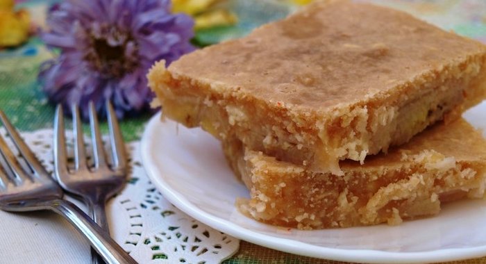 Творожная запеканка с бананом и белым шоколадом