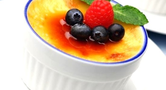 Крем-брюле с ройбосом и ягодами