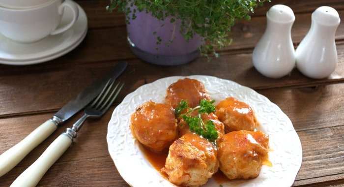 Тефтели в томатном соусе со сметаной