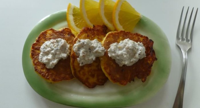 Оладьи из тыквы с ореховым соусом