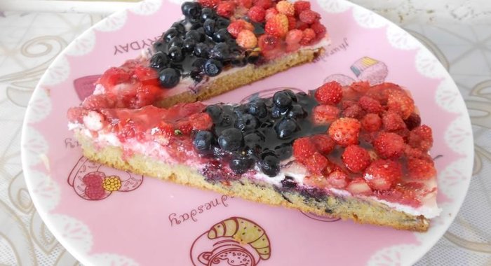 Шарлотка-пирог с лесными ягодами