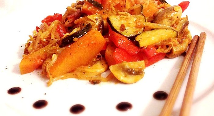 Овощи с грибами в кисло-сладком соусе