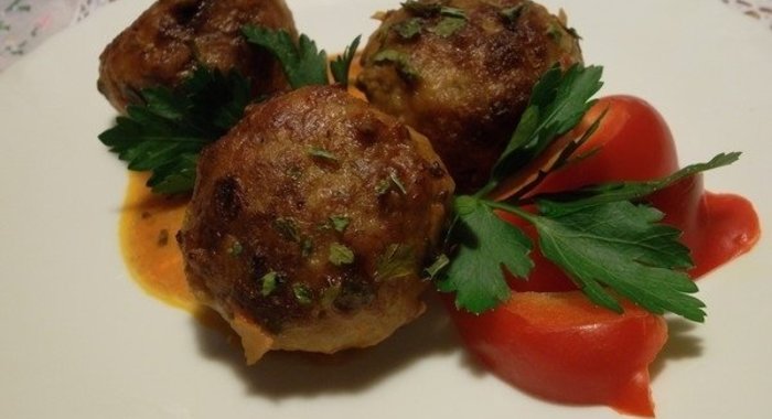 Тефтели с рисом в томатном соусе