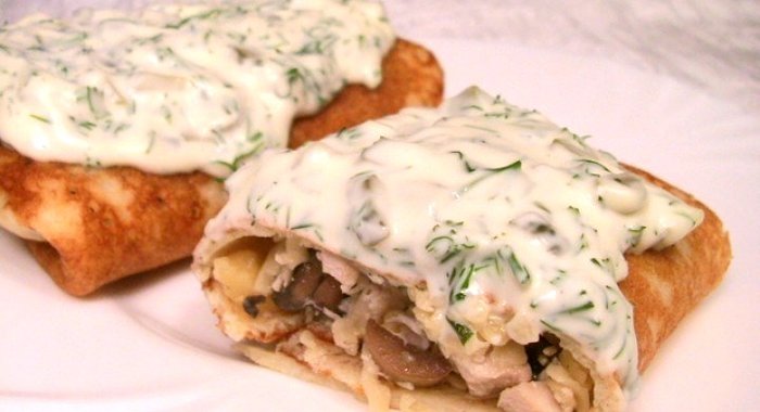 Блины, фаршированные куриным филе, грибами и сыром