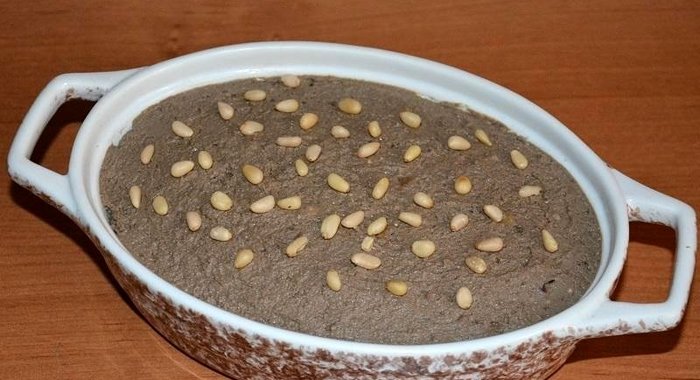 Паштет из куриной печени с кедровыми орешками