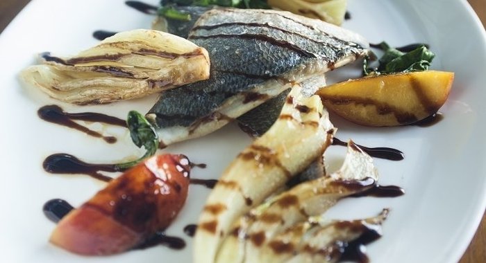 Филе дорадо с фенхелем и нектаринами