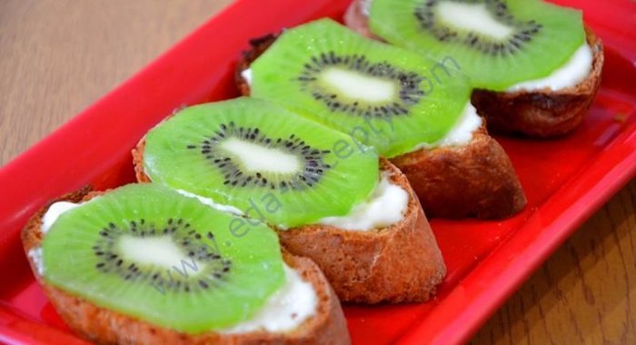 Бутерброд с киви и чесноком