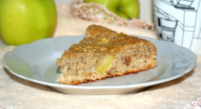 Овсяная шарлотка с изюмом