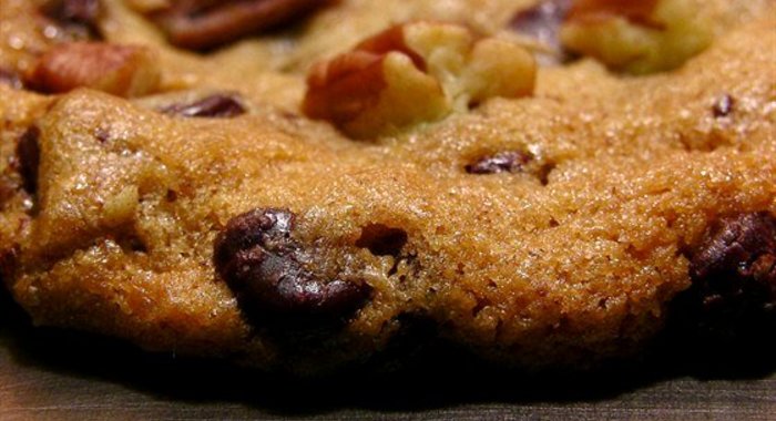 Шоколадное печенье с орехами пекан