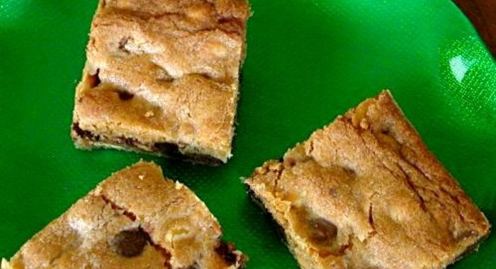 Пирожные с шоколадом и карамелью