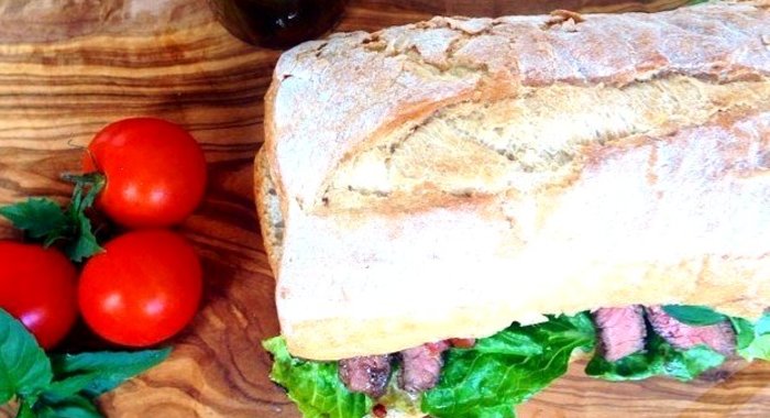 Чиабатта со стейком и овощами
