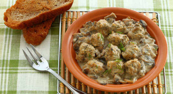 Тефтели из индейки в грибном соусе