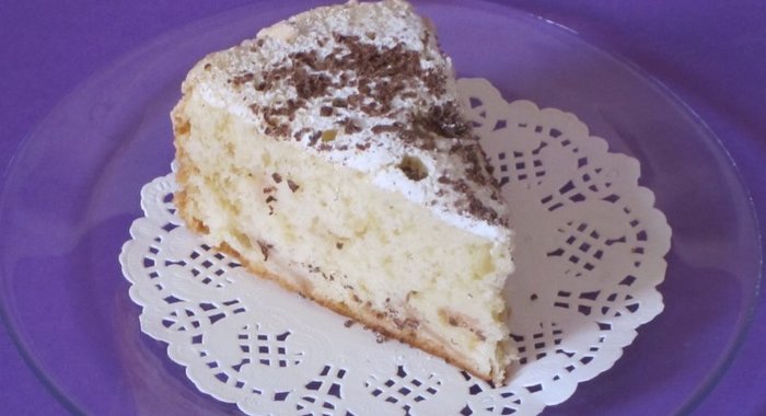 Яблочная шарлотка в мультиварке