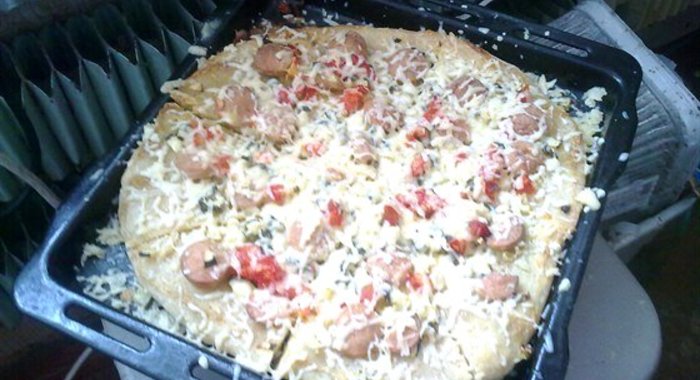 Пицца с сосисками и овощами