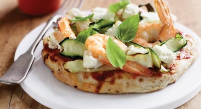 Лепешки пита с креветками и цукини