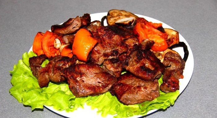 Шашлык из телятины с овощами