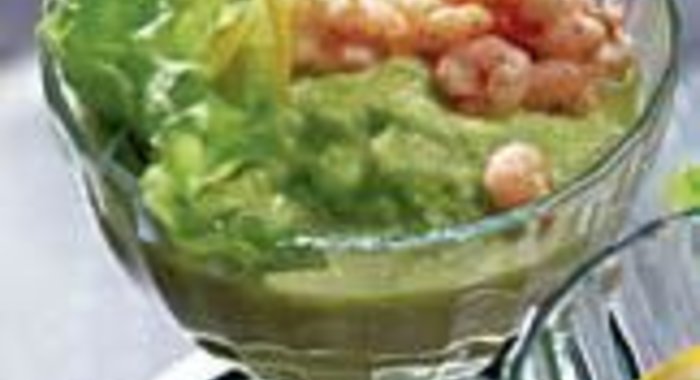 Крем из авокадо и яблок с креветками